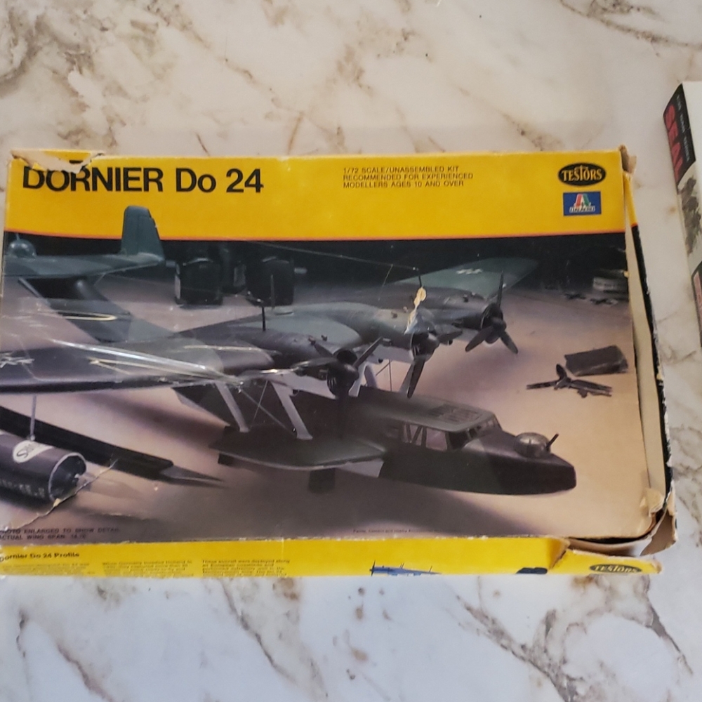 Model airplane